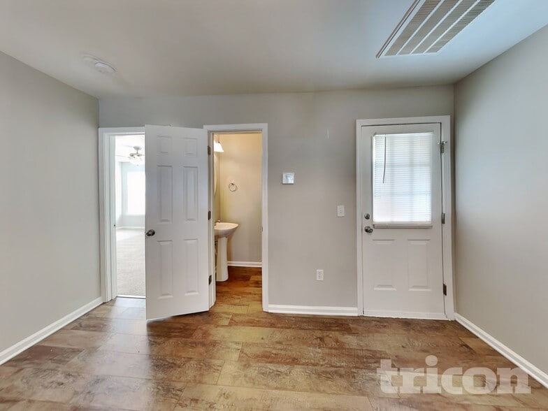Building Photo - 224 Barnevelder Dr