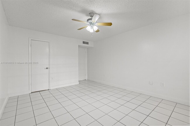 Building Photo - 7003 Crown Gate Ct