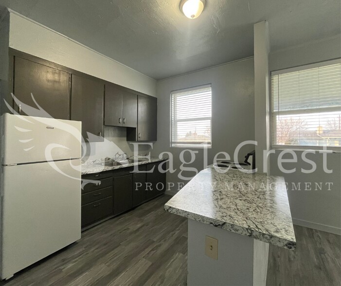 Building Photo - SKYWAY