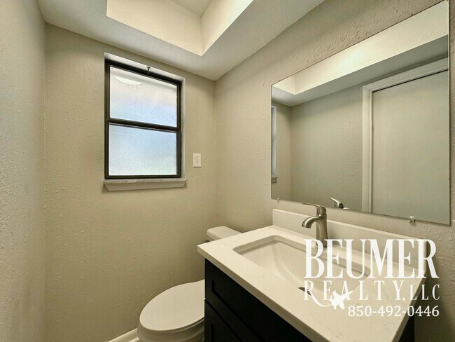 Building Photo - LEEWARD