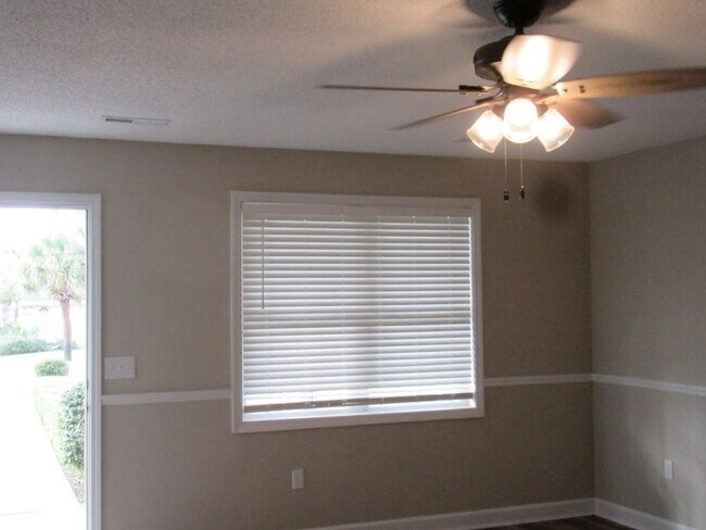 Building Photo - 1324 Waterway Dr