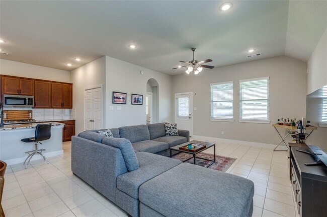 Building Photo - 2411 Ocean Key Dr