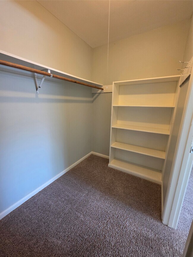 Building Photo - 11219 Valley Spring Dr