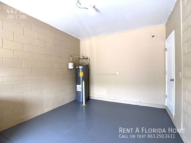 Building Photo - 447 Arbor Lakes Dr