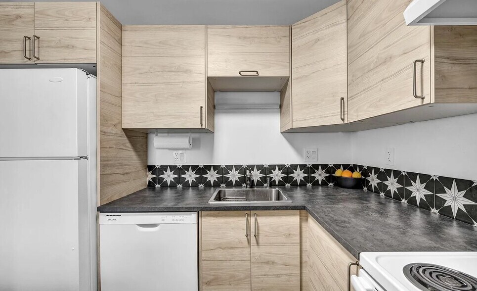 Building Photo - 111 Dekoven Dr