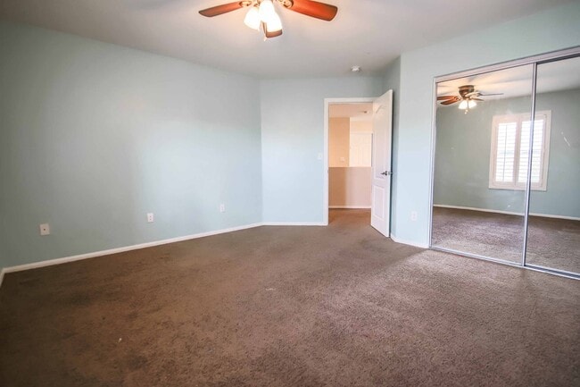 Building Photo - Southern Highlands Beauty with Expansive Loft & Designer Upgrades!