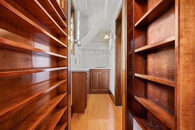 Building Photo - 2581 N Maryland Ave