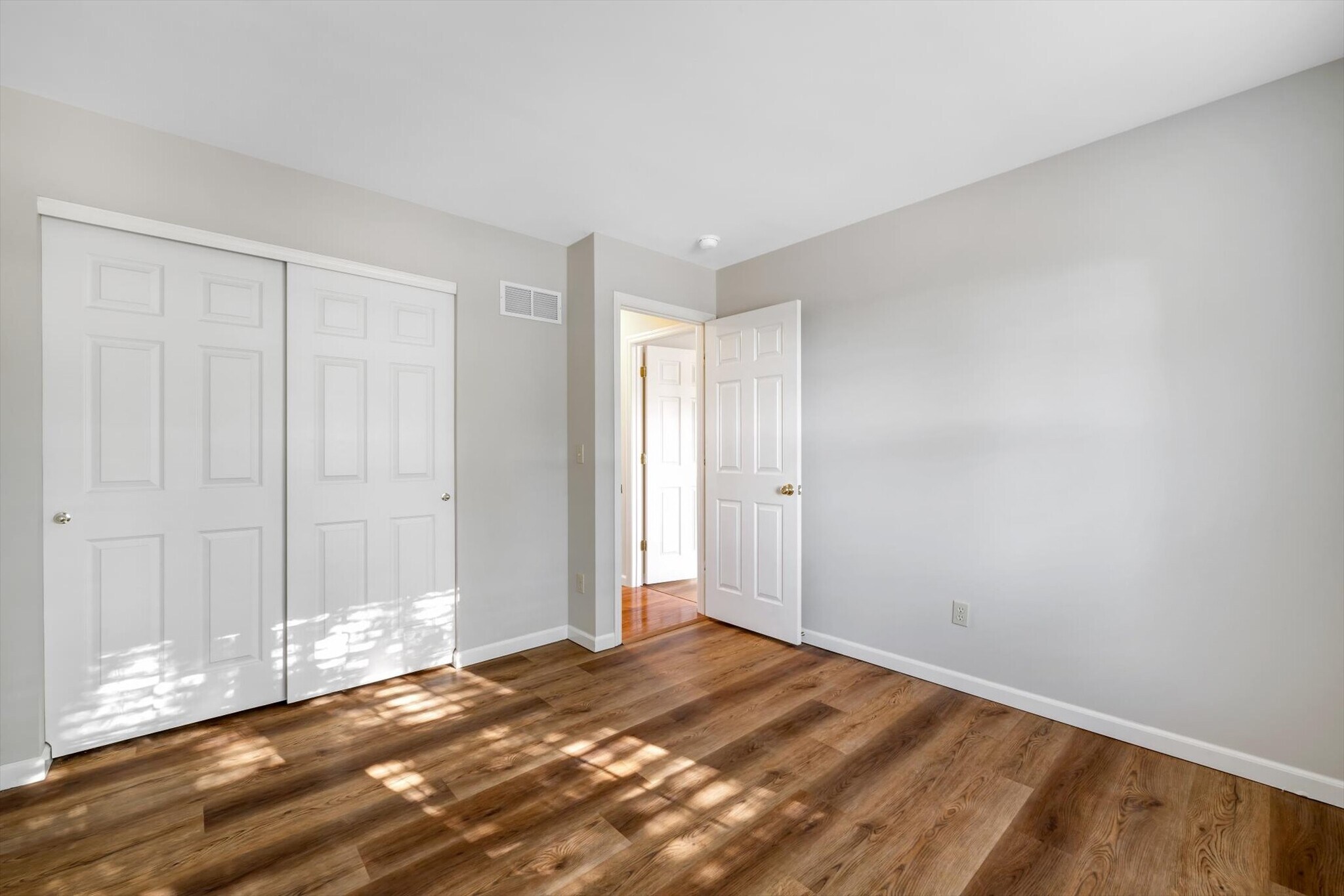 Building Photo - 1583 Briarchase Dr