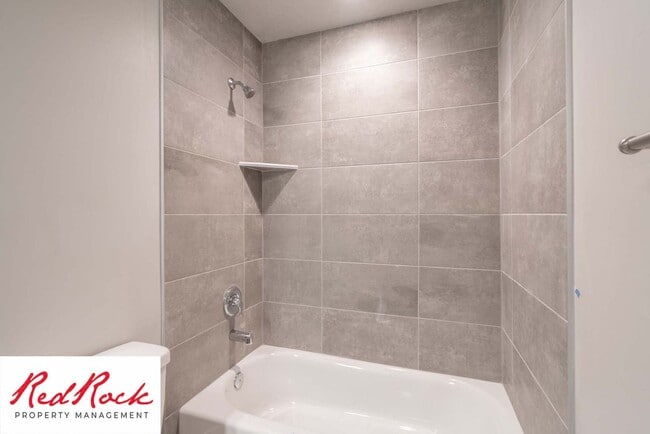 Building Photo - Modern 4-Bed Townhome in Hurricane Heights