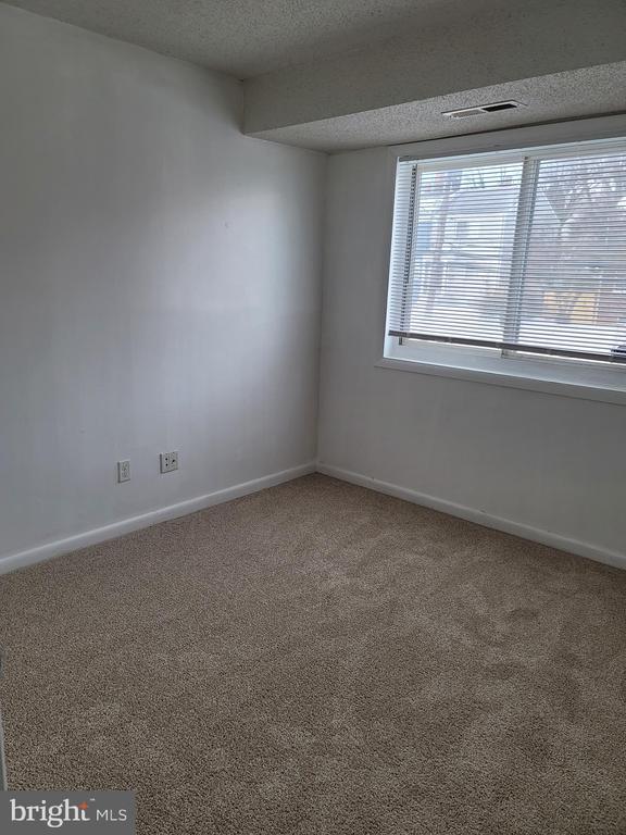 Building Photo - 625 Chesapeake St SE