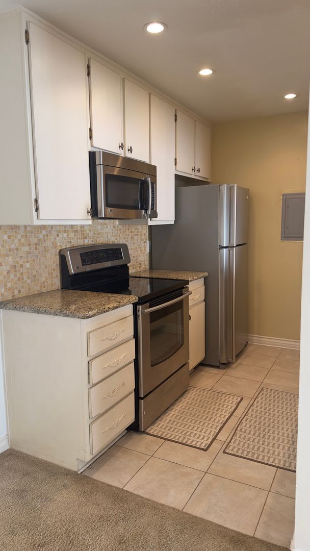 Building Photo - Charming 2-Bedroom, 2-Bathroom Condo in Pr...