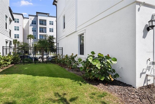 Building Photo - 5351 Bridge St