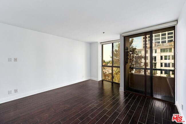 Building Photo - 10660 Wilshire Blvd