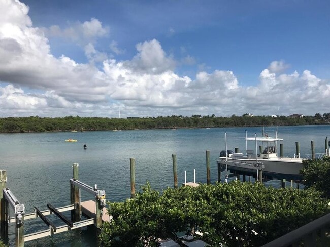 Building Photo - 375 S Beach Rd