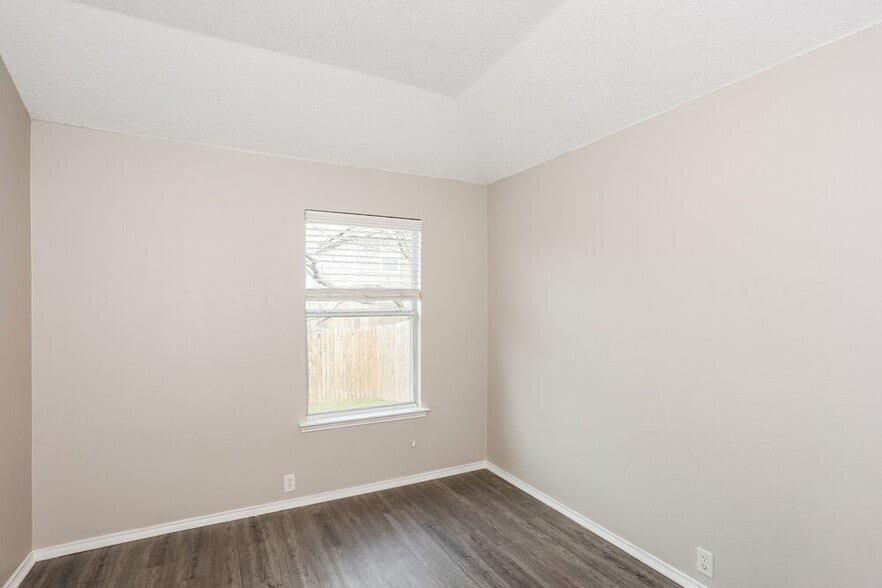 Building Photo - 2528 Tar Heel Dr