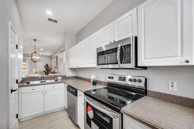 Building Photo - 2101 W De Leon St