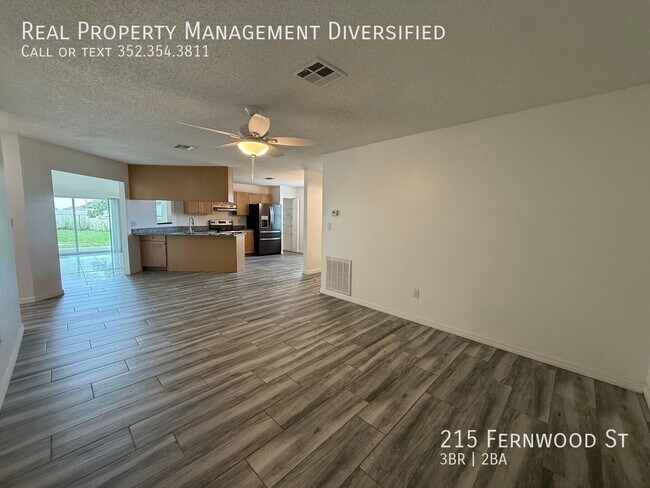 Building Photo - 215 Fernwood St