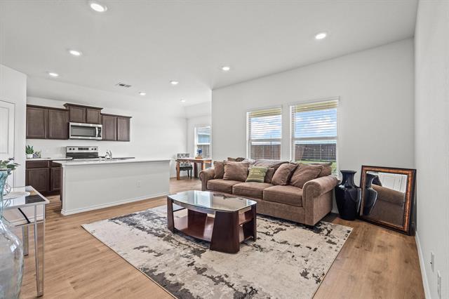 Building Photo - 120 Creek End Dr