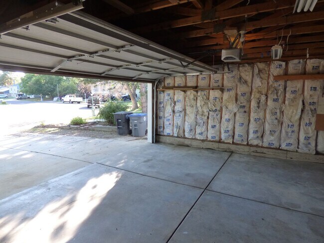 Building Photo - Tri-Level Home in North Longmont