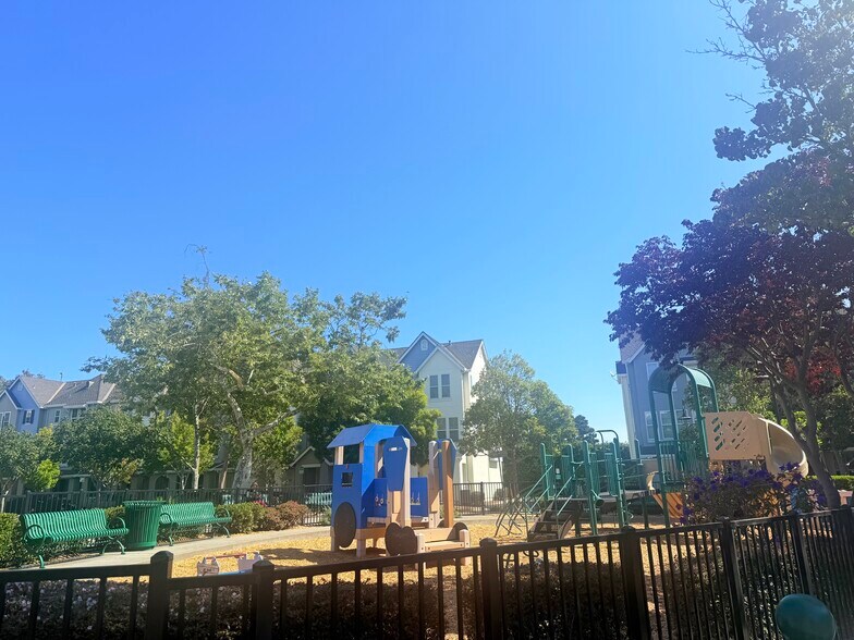 Building Photo - 1505 Nevin Plz