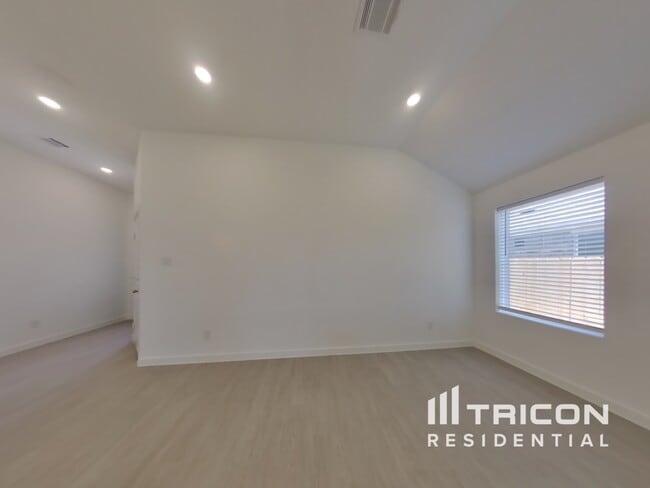 Building Photo - 3024 Pintail St