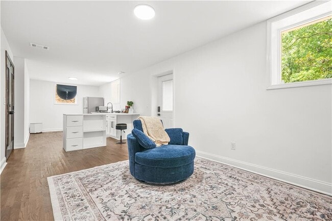 Building Photo - 2430 Hanford Dr SW