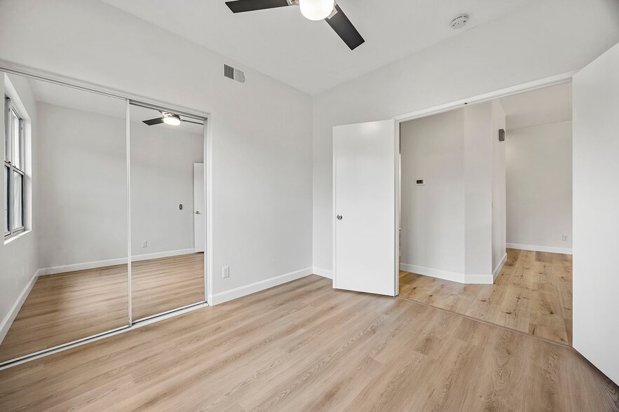 Building Photo - 932 S Country Glen Way