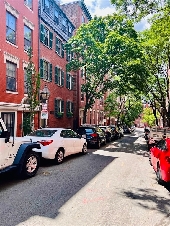 Building Photo - 59 Phillips St