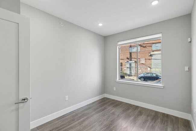 Building Photo - 1845 E Huntingdon St