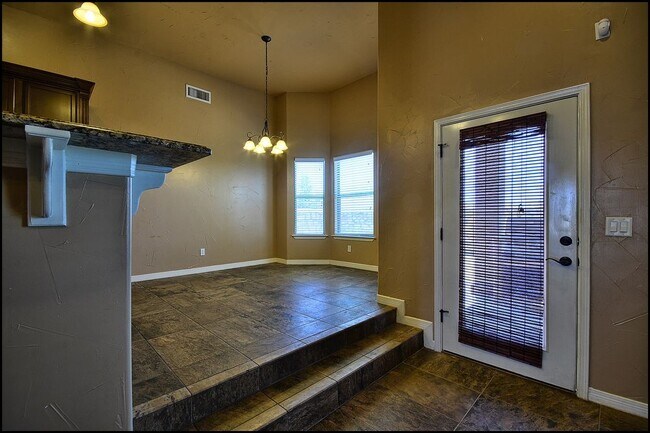 Building Photo - Fantastic home