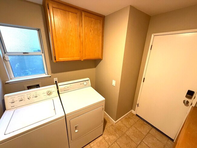 Building Photo - Beautiful 2-Story Home in the highly sought after Stanford Ranch community!