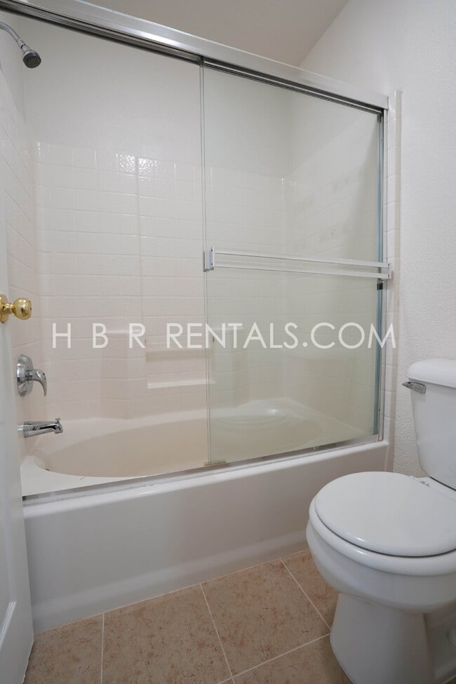 Building Photo - Charming 3-Bed, 2.5-Bath Home in One of Tr...