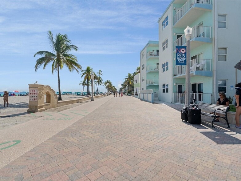 Building Photo - 2600 N Surf Rd