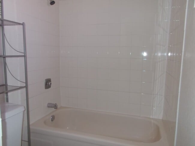 Building Photo - Charming 3-Bedroom, 2-Bath Single-Story Ho...