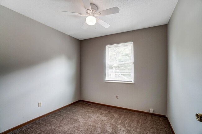 Building Photo - 3540 Willow Run Dr