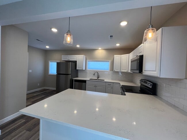 Building Photo - 109 E Fremont Ave