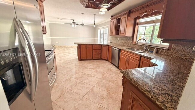 Building Photo - 10620 SW 146th Ct