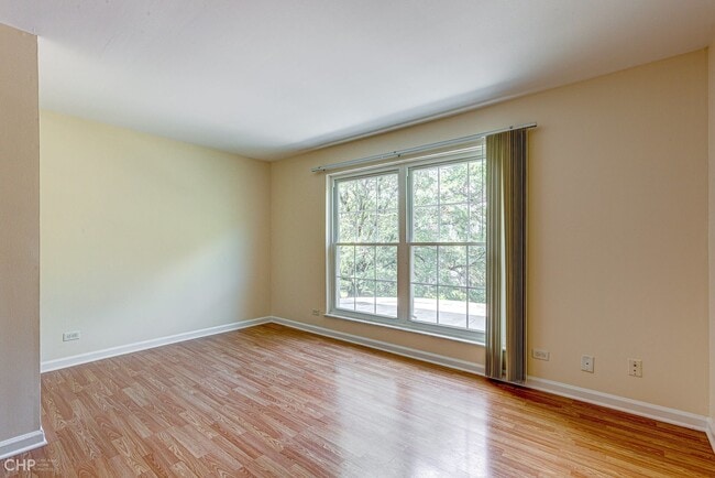 Building Photo - 5300 Carriage Way Dr
