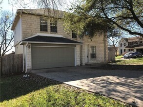 Building Photo - 7800 Finch Trail