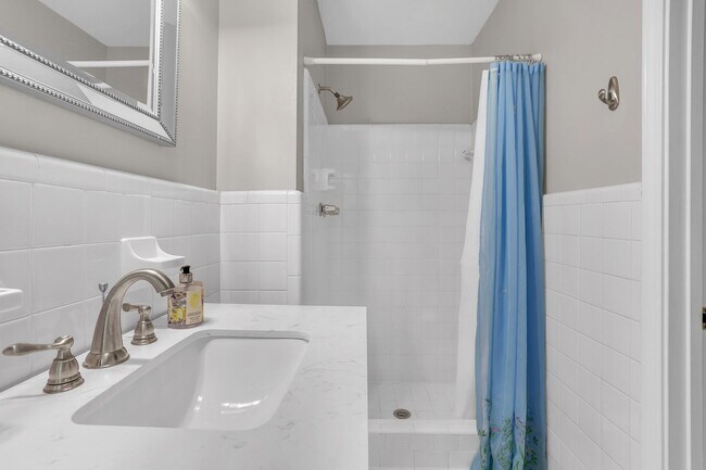 Building Photo - Prestigious Dunwoody Georgia