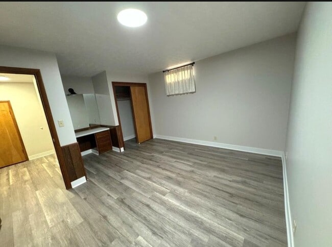 Building Photo - 1911 Glendale Rd