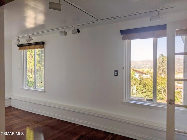 Building Photo - 8625 Delmonico Ave