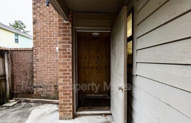 Building Photo - 579 Travelers Blvd