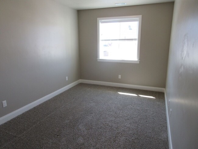 Building Photo - 3 bedroom, 2 bath - in the heart of Cedar ...
