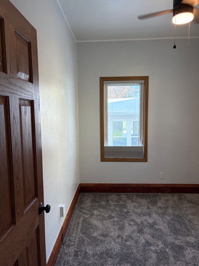 Building Photo - 1524 5th Ave N