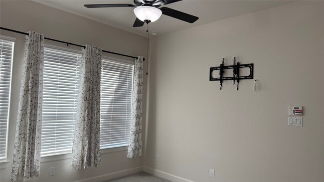 Building Photo - 215 Amaranth Wy