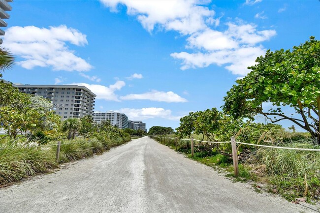 Building Photo - 9225 Collins Ave