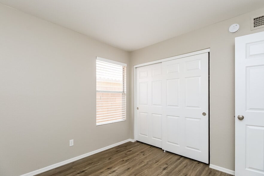 Building Photo - 1702 W Jupiter Way