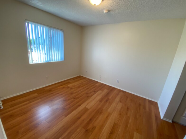 Building Photo - 606 S Everett St