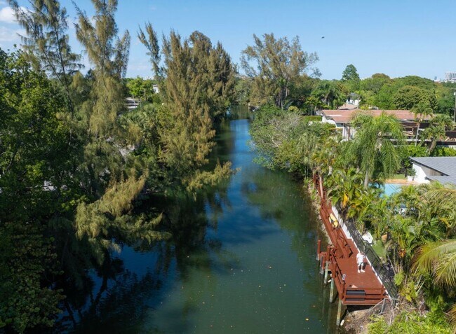 Building Photo - 5120 Carillo St